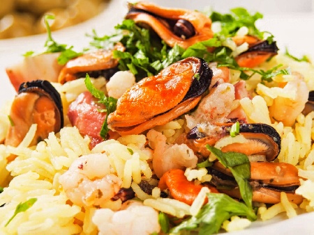 Бърз и лесен ориз с морски дарове на тиган - снимка на рецептата